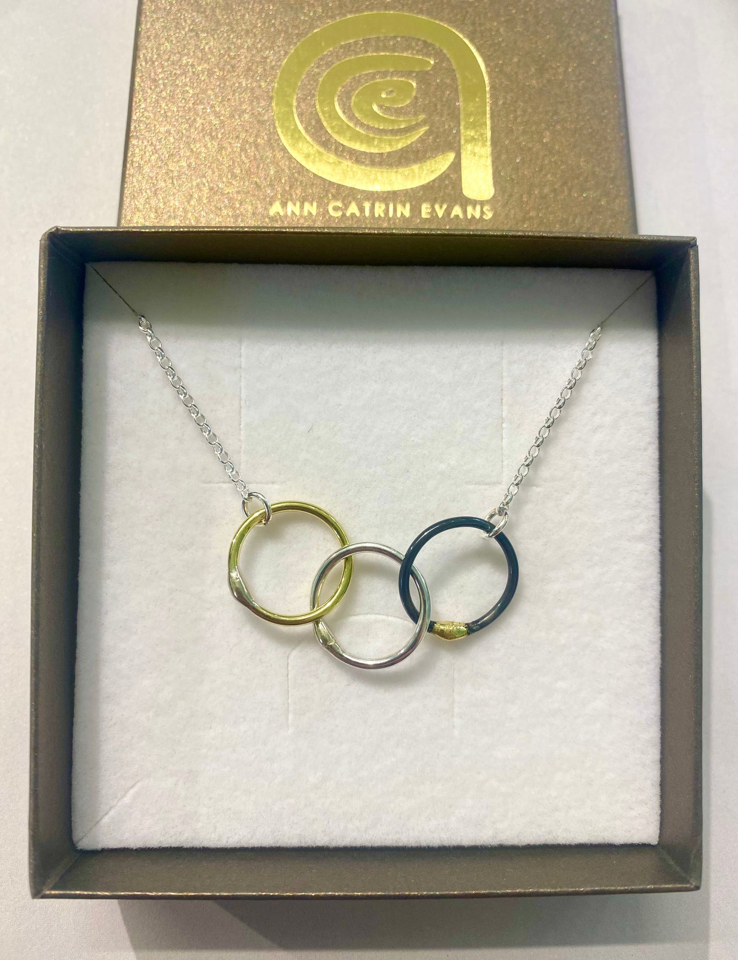 Gwlith' Family Necklace 3 rings