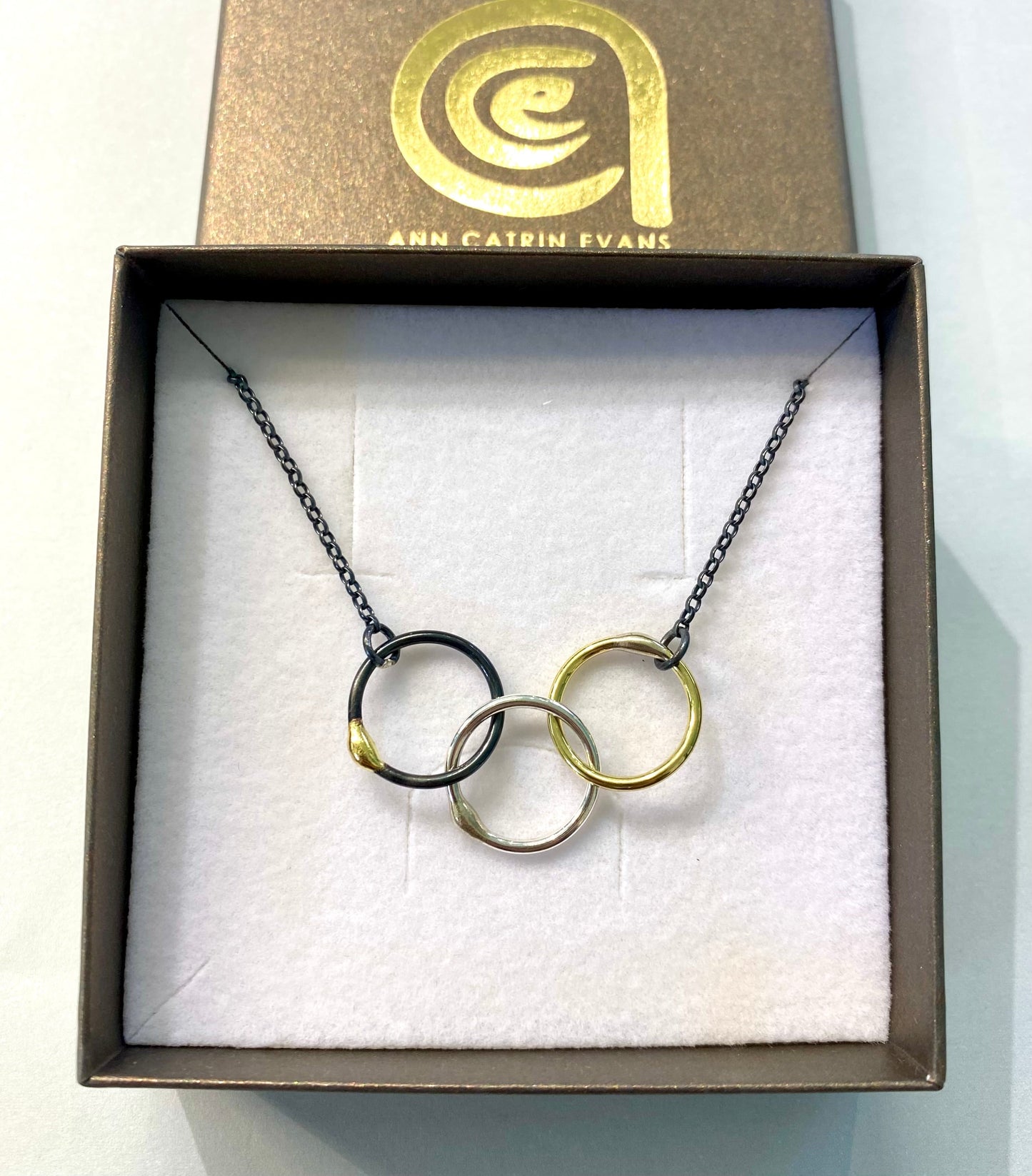 Gwlith' Family Necklace 3 rings
