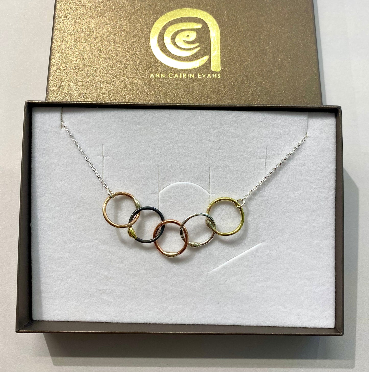 'Gwlith' Family Necklace 5 rings