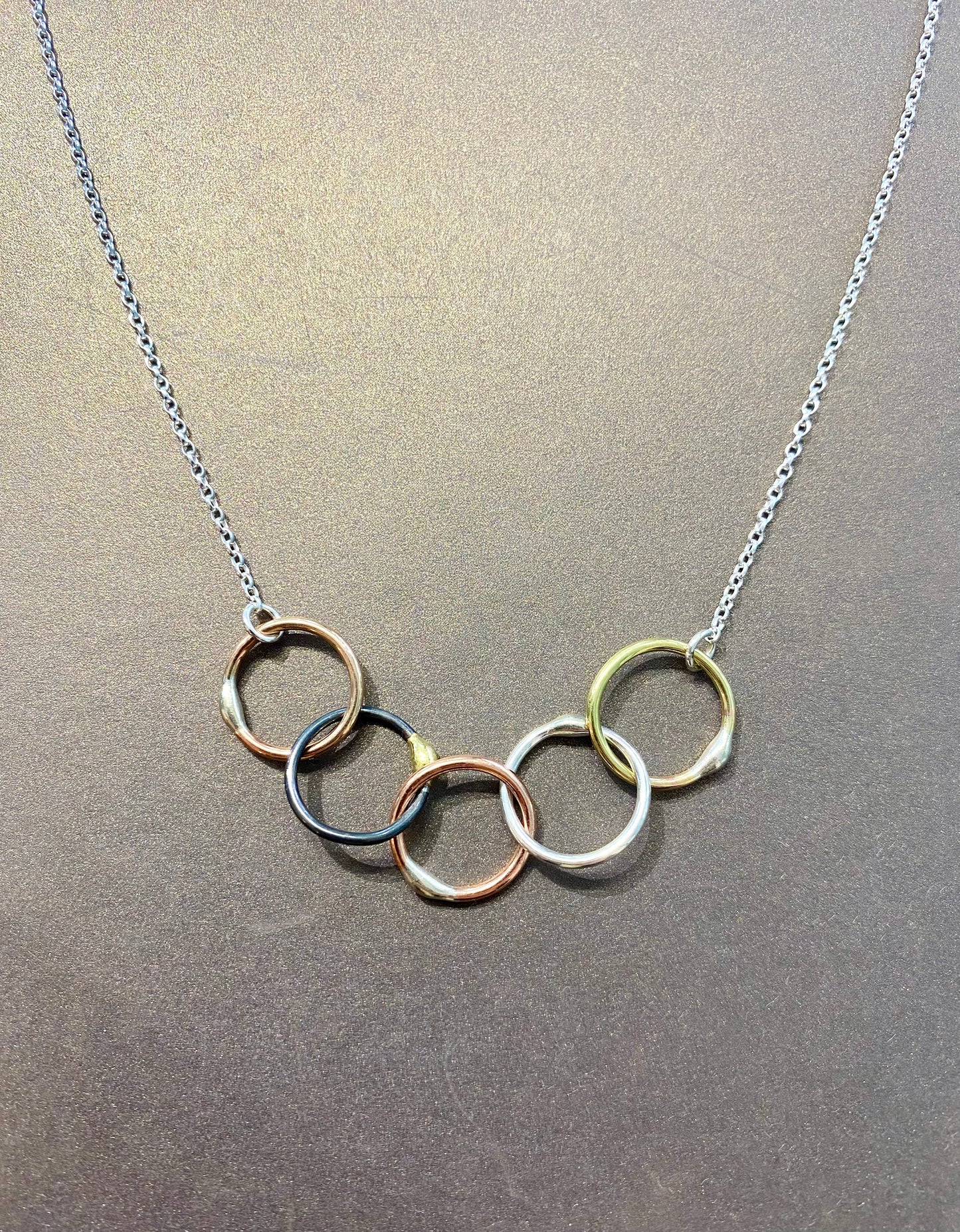 'Gwlith' Family Necklace 5 rings