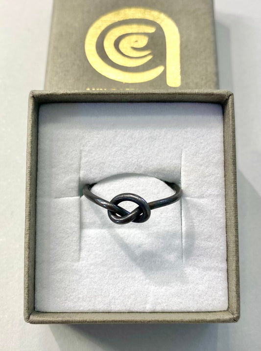 Knot Rings