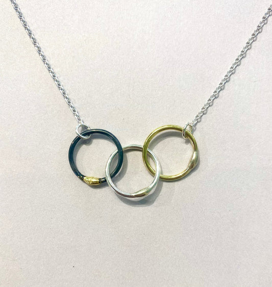 Gwlith' Family Necklace 3 rings