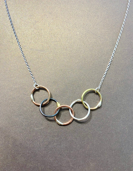 'Gwlith' Family Necklace 5 rings